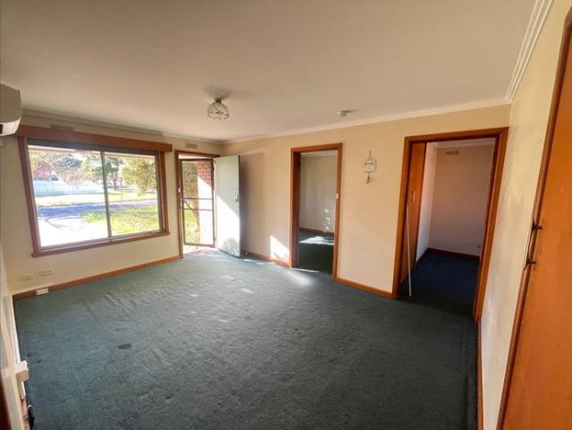 NEAT UNIT LAWNS INCLUDED