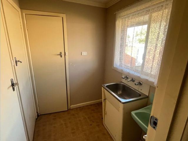 NEAT UNIT LAWNS INCLUDED