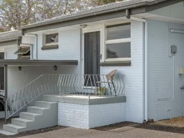 Neat Unit + Stroll to Cafes & Parks