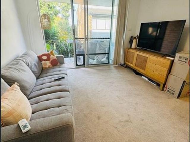 Neat unit, walking distance to the beach