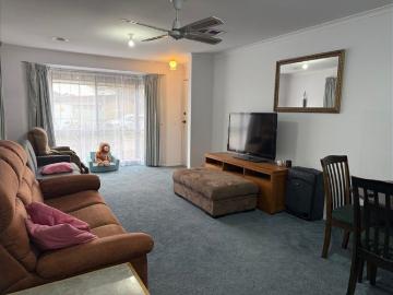 Neat unit with outdoor area