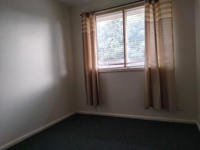 Neat 1 Bedroom Unit close to all amenities!