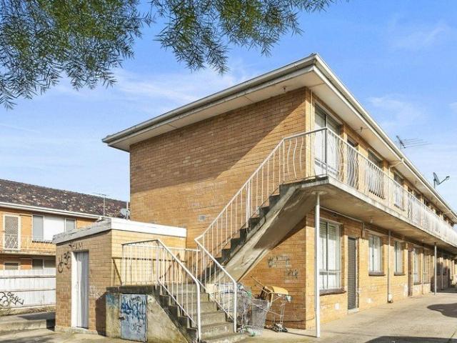 Neat 1 Bedroom flat close to all amenities!