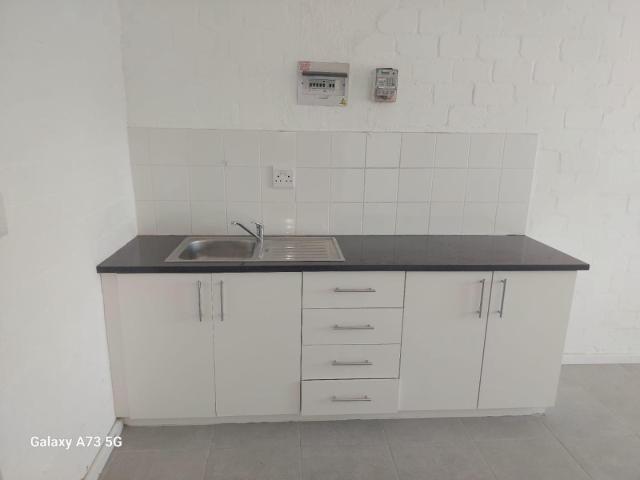 Neat 1 Bedroom Unit in a Well Maintained Setting