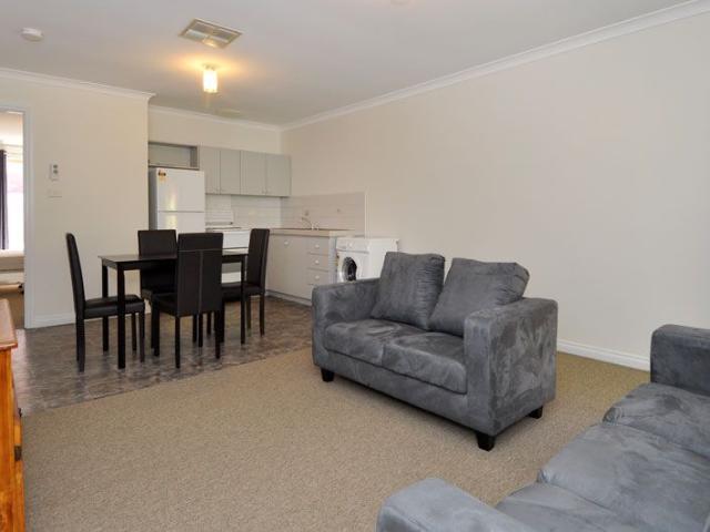 Neat 1 Bedroom Unit