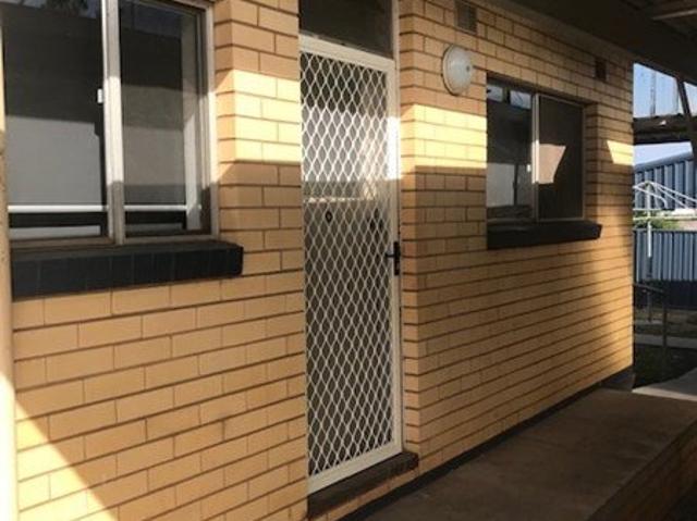 Neat 1 BR Unit AVAILABLE NOW