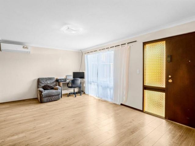 Neat 2x1 Villa in Prime Noranda Location!
