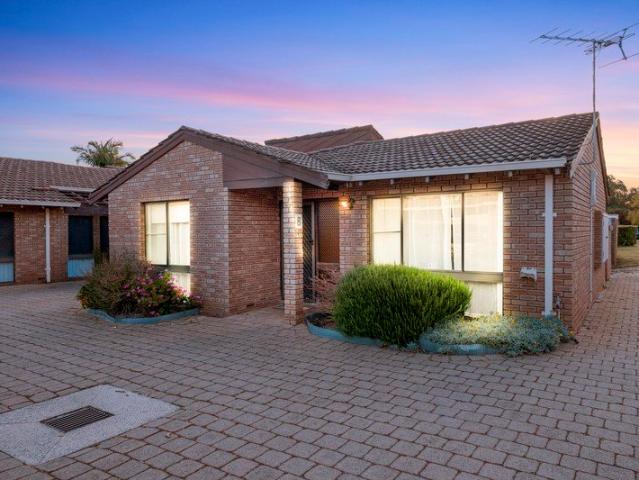 Neat 2x1 Villa in Prime Noranda Location!