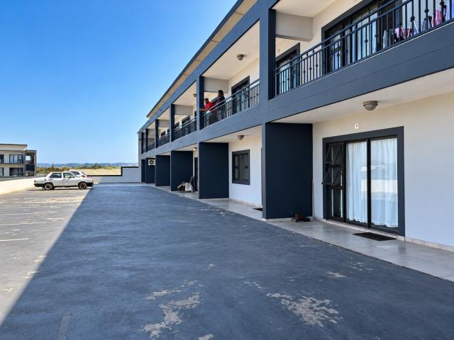 Neat 2 Bedroom/ 1 Bathroom Apartment to Let