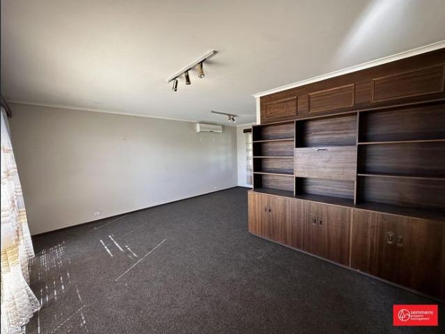 NEAT 2 BEDROOM UNIT MINUTES TO THE BEACH