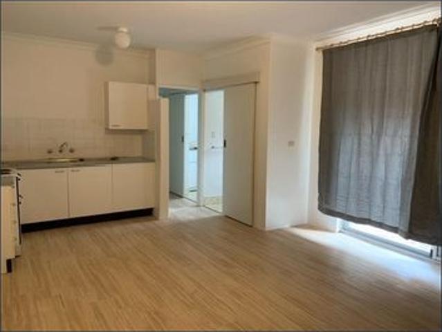 NEAT 2 BEDROOM UNIT CLOSE TO BEACH AND SHOPS