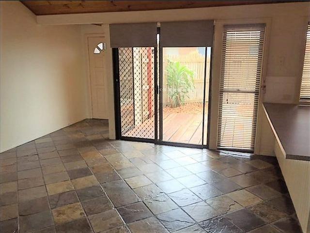 Neat 2 Bedroom Unit Close to CBD & Amenities