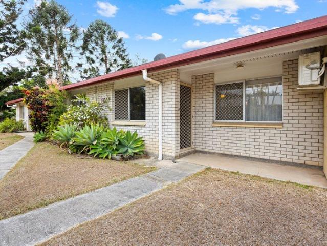 APPLICATION APPROVED: NEAT 2 BEDROOM UNIT IN A QUIET COMPLEX!