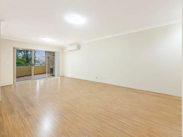 Neat 2 bedroom unit in convenient location!