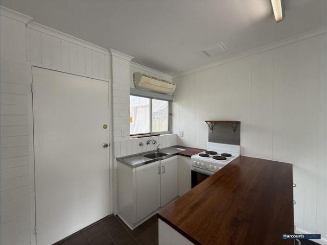 Neat 2 Bedroom Unit in Prime Location