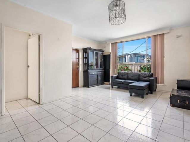 NEAT 2 BEDROOM UNIT!