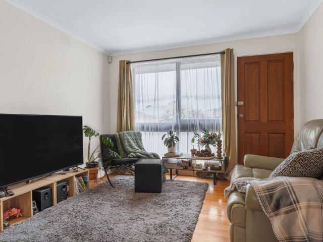 Neat 2 bedroom unit