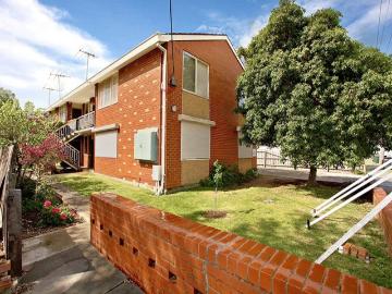 Neat 2 Bedroom Unit!