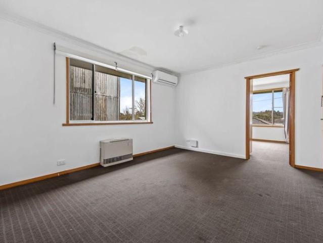 Neat 2 Bedroom Unit
