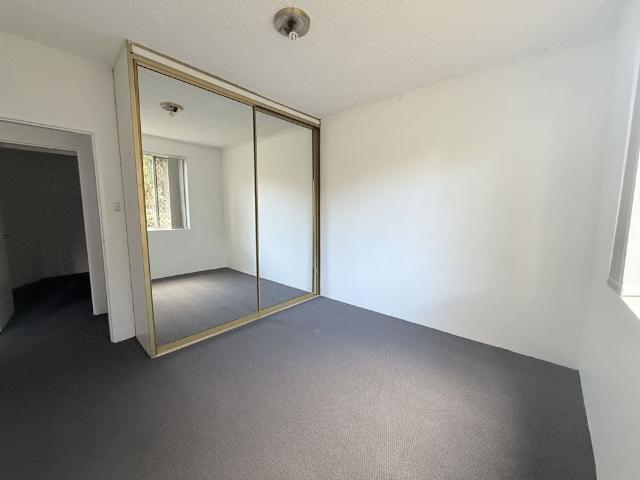 NEAT 2 BEDROOM APARTMENT