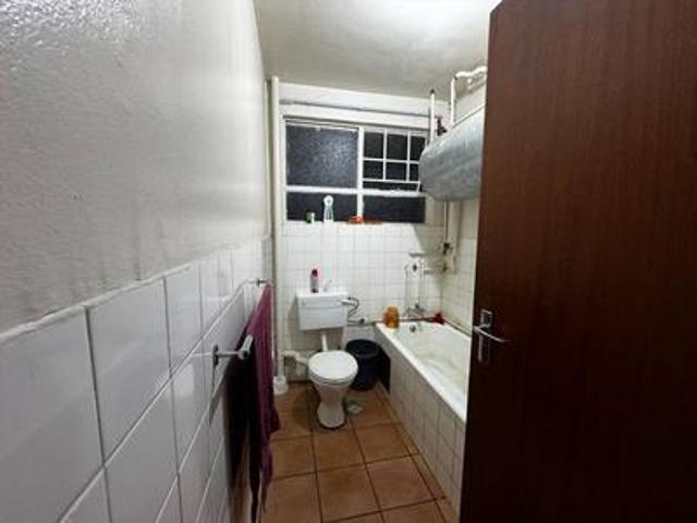 neat 2 bedroom flat – ideal starter.