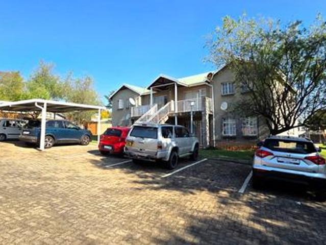 neat 2 bedroom ground floor apartmen.