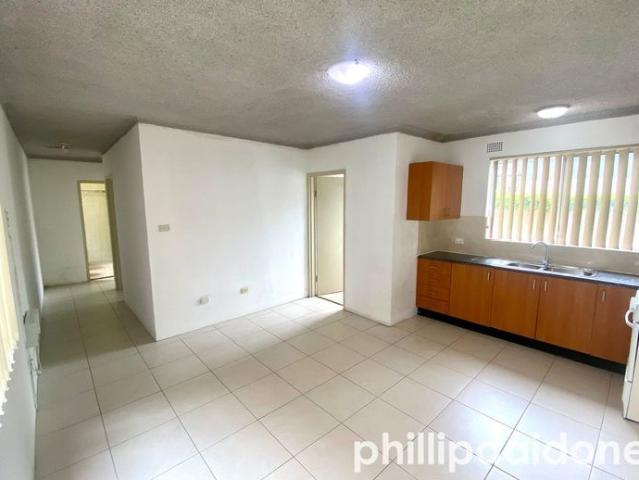 NEAT 2 BEDROOM GROUND FLOOR UNIT.