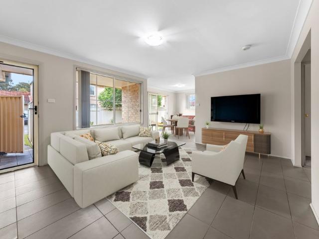 Neat 3 Bedroom Villa, Great Location!