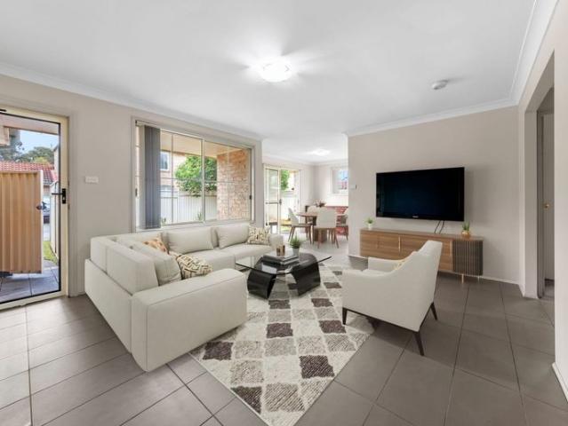 Neat 3 Bedroom Villa, Great Location!