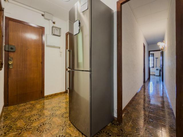Neat 3 bedroom apartment in Sants Montjuïc