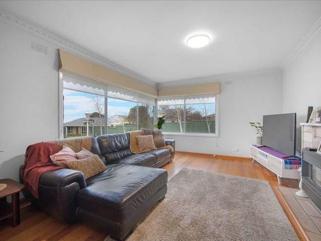 Neat 3 Bedroom Home in Convenient Grovedale Location