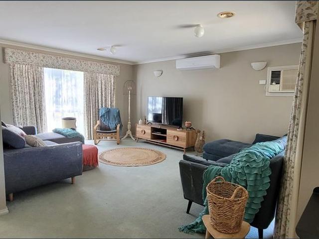 Neat 3 bedroom home in the heart of Yea