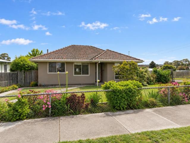 Neat 3 Bedroom Home With Great Shed Right Here in Traralgon