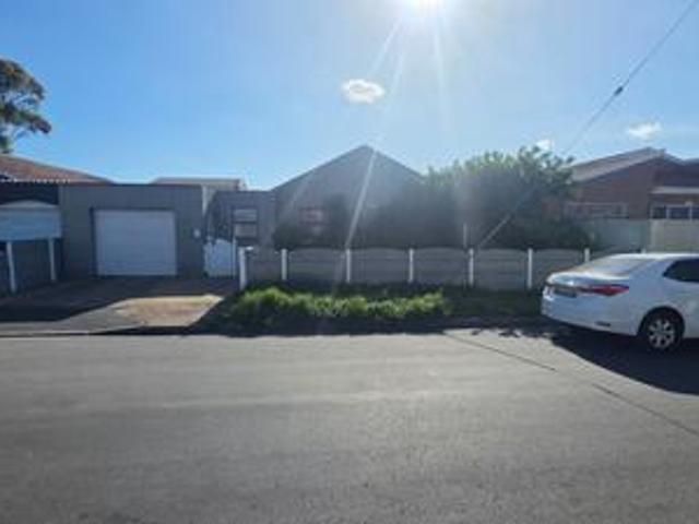 neat 3 bedroom home with separate en.