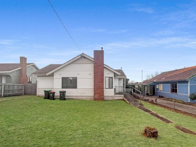 Neat 3 Bedroom Home With Shed
