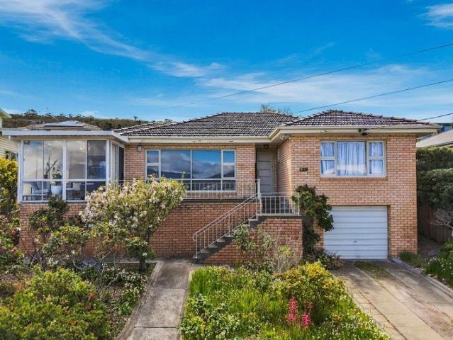Neat 3 Bedroom home with water views + Garage