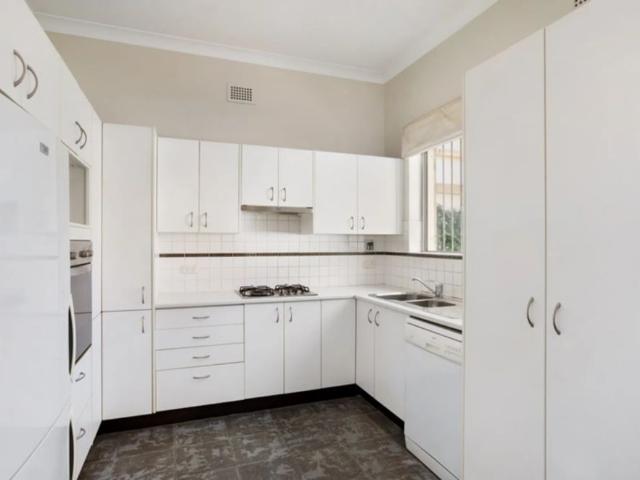 Neat 3 bedroom offering only moments to the Junction