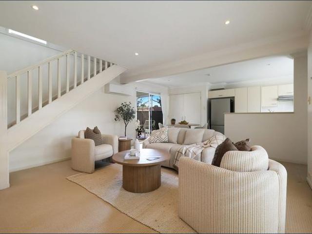 NEATEST ONE IN THE COMPLEX | 2 BEDROOM TOWNHOUSE AVAILABLE FOR RENT NOW