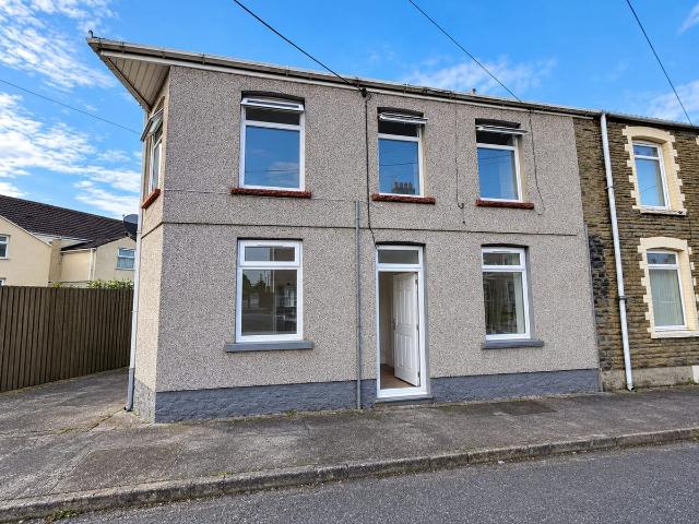 Neath SA11, 1 bed flat to rent, £650 pcm | PrimeLocation