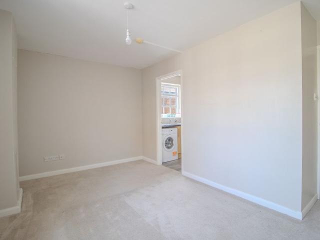 Neatly presented first floor flat, conveniently located in Kings Lynn Town centre