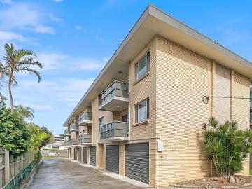 Neatly Presented First Floor 2 Bedroom Unit with Balcony Quiet Complex in the Heart of Morningside