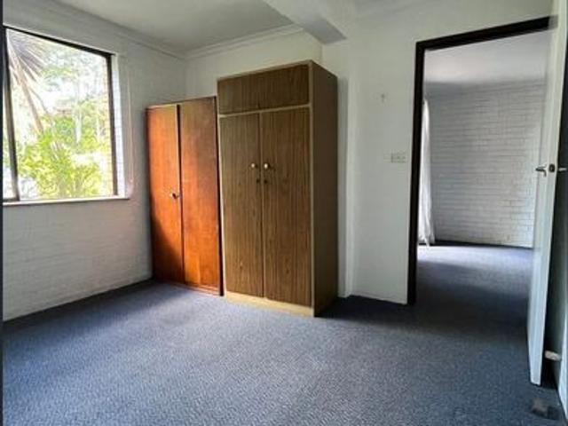 Neatly presented unit close to the town centre