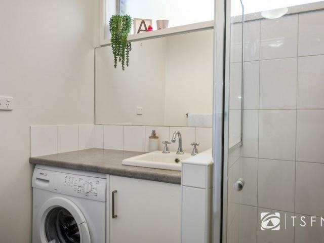NEATLY PRESENTED 2 BEDROOM UNIT NEAR STRATHVILLAGE