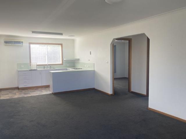 Neatly presented 2 bedroom unit