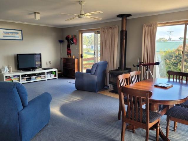Neatly presented 3 bedroom home