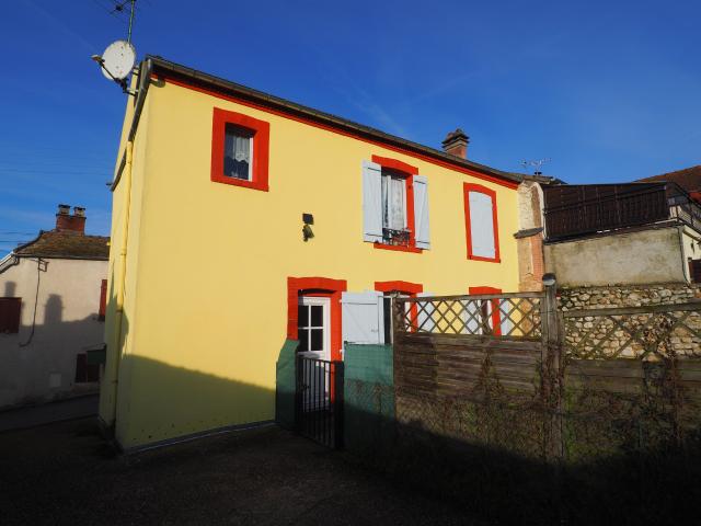 NEAUPHLE LE VIEUX, immeuble avec 2 appartements situé au calme