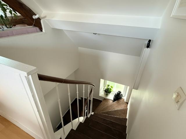 NEAUPHLE LE CHÂTEAU, APPARTEMENT ANCIEN AVEC POUTRES COEUR VILLAGE