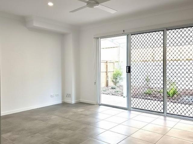 NEAR NEW 4 BED 2 BATH TOWNHOUSE FULLY DUCTED AIR CON