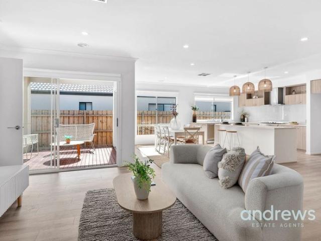 Near new 4 bed, 2 living family home