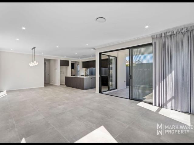 NEAR NEW 4 BED LUXURY RESIDENCE IN SALISBURY